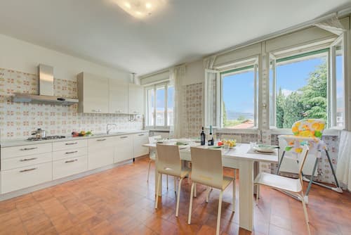 Margherita Near Lake - Family Friendly, Dining