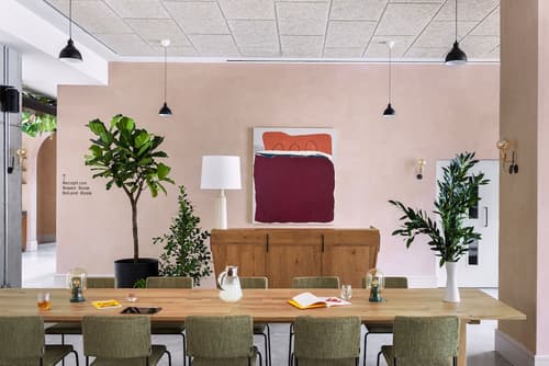 Beckett Locke, Lobby sitting area