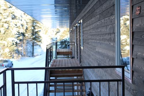 Spruce Lodge, Exterior