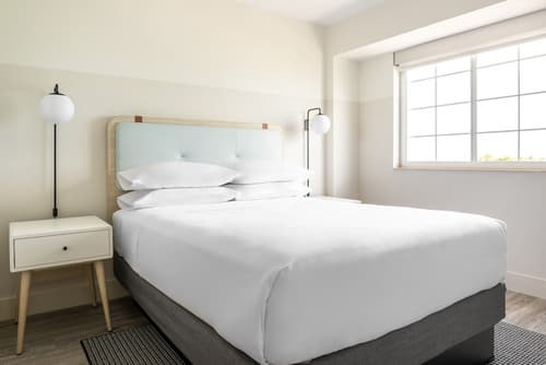 Hampton by Hilton Grand Cayman Seven Mile Beach, Room