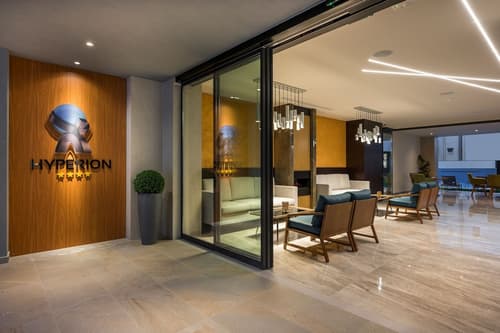Hyperion City Hotel, Lobby