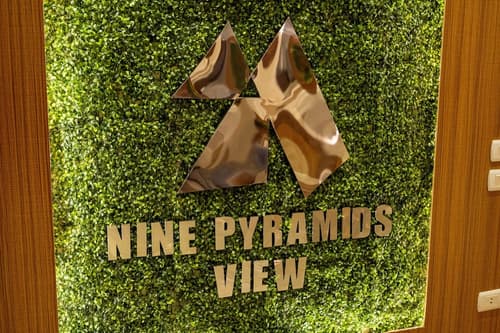 Nine Pyramids View Hotel, Interior entrance