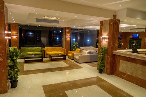 Nine Pyramids View Hotel, Reception