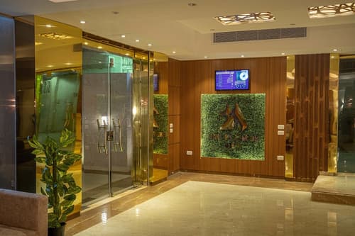 Nine Pyramids View Hotel, Interior entrance