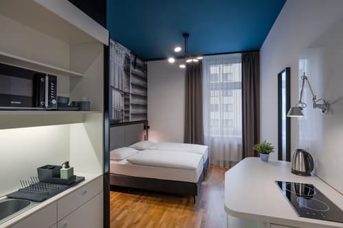 Dean's Home Budapest, Primary image