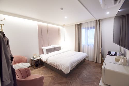 Den Basta Signature Hotel, Room