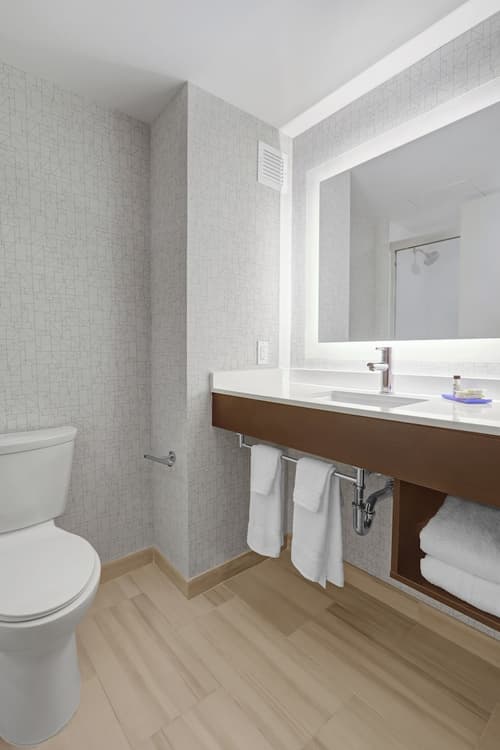 Hotel 1200, Bathroom