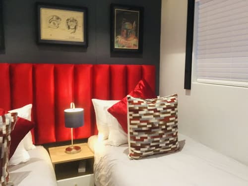 Urban Elephant 16 on Bree, Room