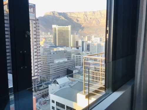 Urban Elephant 16 on Bree, Room