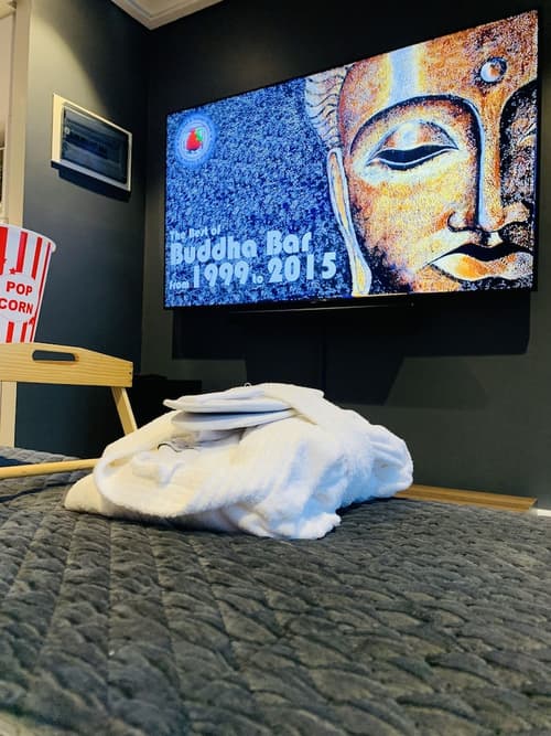 Urban Elephant 16 on Bree, Room