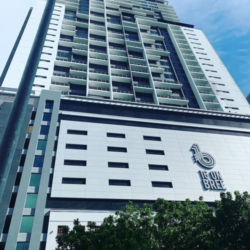 Urban Elephant 16 on Bree, Primary image