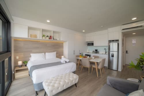 BEE Suites San Jose - Escalante, Room