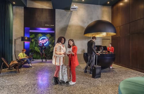 ONOMA Hotel, Reception