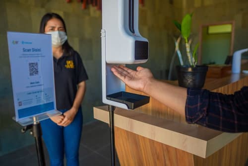 Royal Regantris Trawangan, Reception