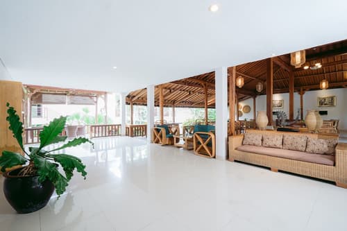 Pertiwi Bisma 1, Lobby lounge