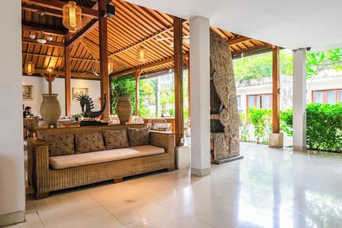 Pertiwi Bisma 1, Lobby