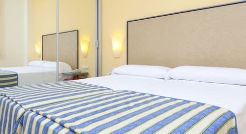 Apartamentos Vértice Sevilla Aljarafe, Room