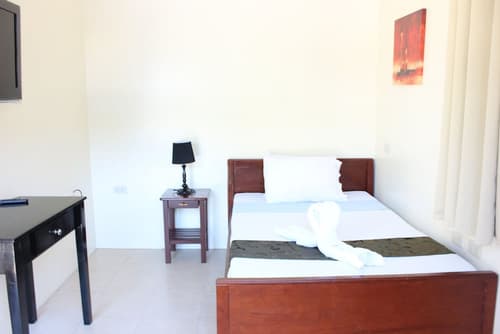 Blue Lagoon Inn & Suites, Room