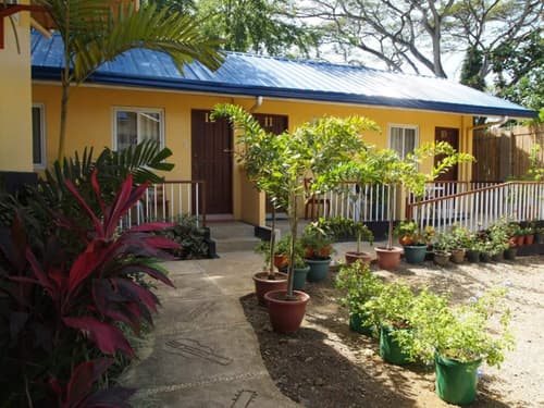 Blue Lagoon Inn & Suites, Garden