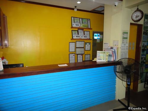 Blue Lagoon Inn & Suites, Reception