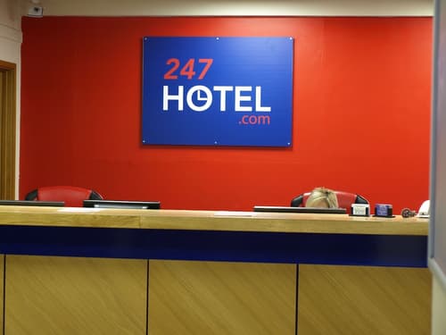 247 Hotel, Reception