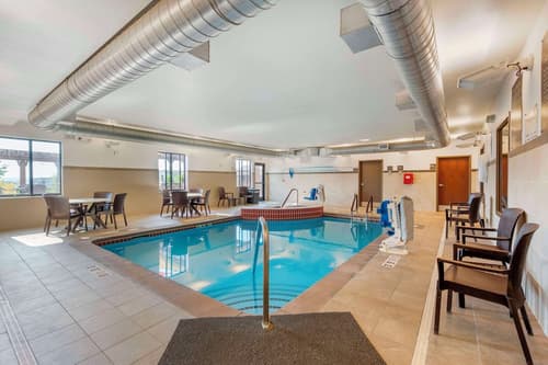 Comfort Inn & Suites, Pool