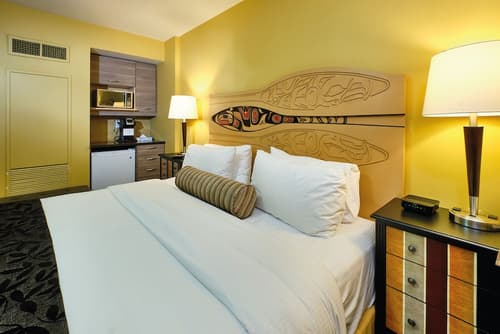 Skwachàys Lodge, Room