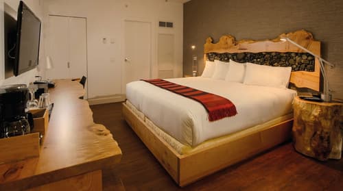 Skwachàys Lodge, Room