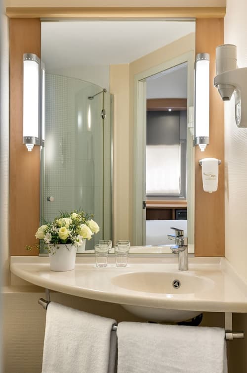 ibis Izmir Alsancak, Bathroom