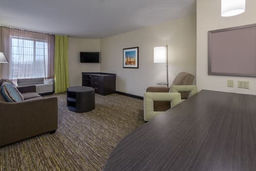 Candlewood Suites Midwest City by IHG, Room