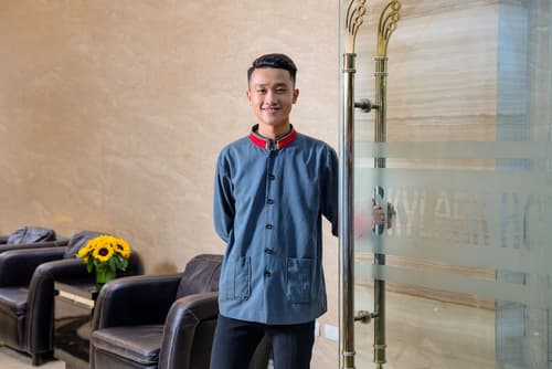 Skylark Hotel, Reception