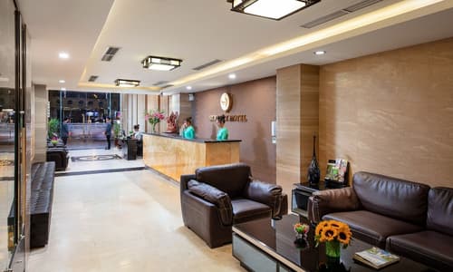 Skylark Hotel, Reception