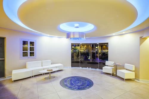 Golden Sun Hotel, Lobby sitting area