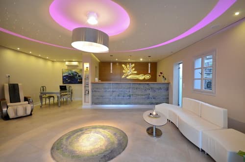 Golden Sun Hotel, Lobby