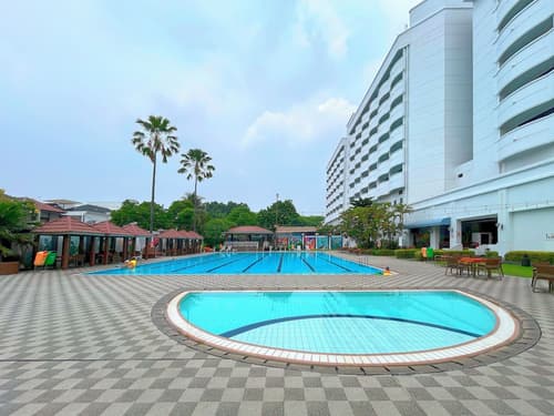 Sunlake Waterfront Resort and Convention, Outdoor pool