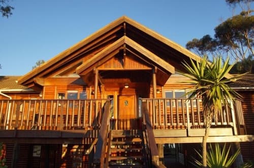 Oyster Creek Lodge, Front of property