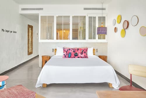 Zilwa Attitude, Room