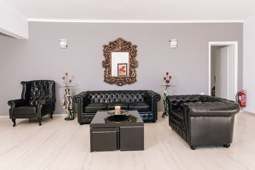 Nikos Hotel, Reception