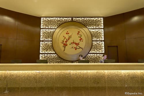 Mandarin Plaza Hotel, Reception