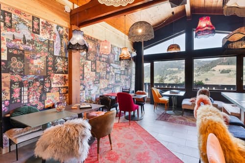 Mamie Megève, Primary image