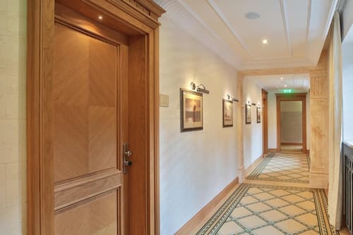 Retro Riverside Wellness Resort, Lobby