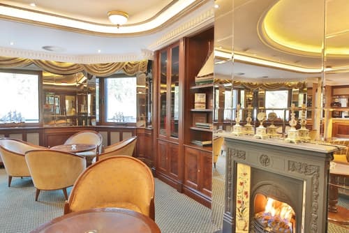 Retro Riverside Wellness Resort, Lobby