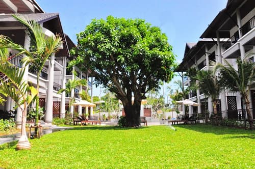 Navatara Phuket Resort, Property grounds