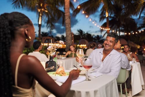 Papagayo Beach Hotel, Restaurant