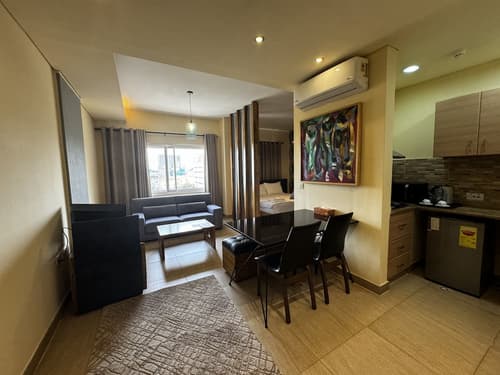 Roots Hotel Apartment, Room