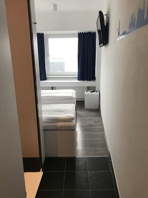 HB1 Budget Hotel - contactless check in, Room