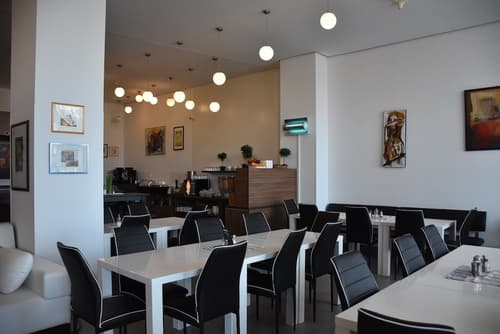 HB1 Budget Hotel - contactless check in, Lobby