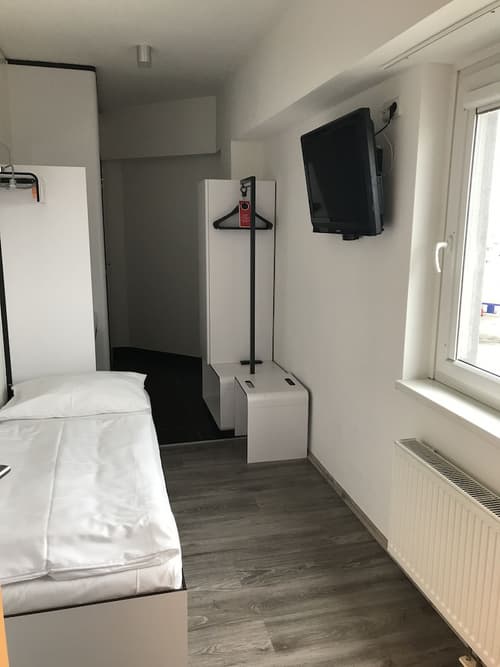 HB1 Budget Hotel - contactless check in, Room