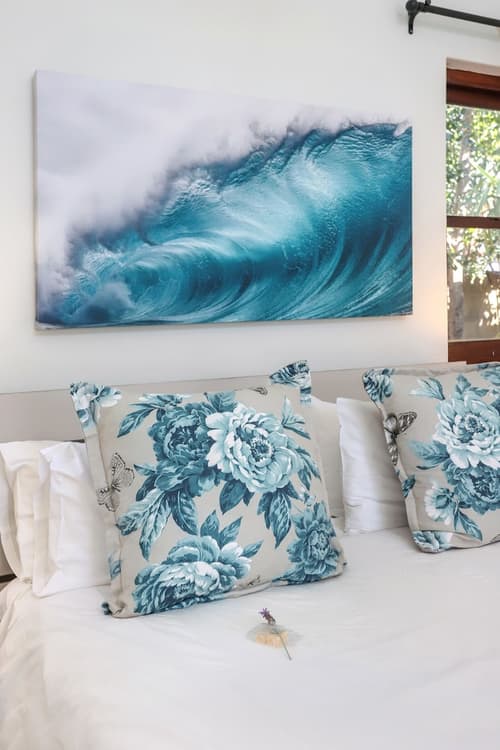 Sixteen Guest House on Main, Room