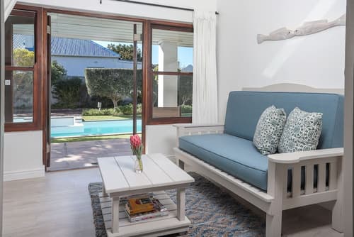 Sixteen Guest House on Main, Living area